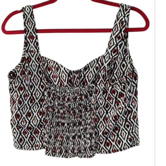 L.I.F.E. Diamond Patterned Crop Top - Picture 2 of 3